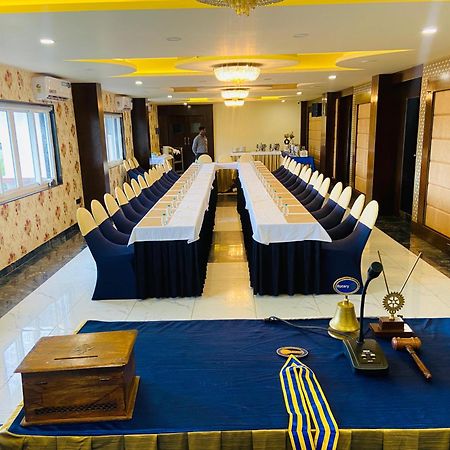 Hotel Eden Karwar Luaran gambar