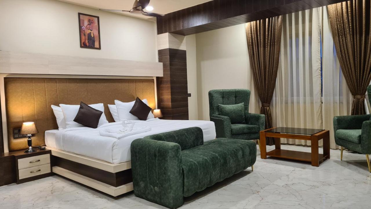 Hotel Eden Karwar Luaran gambar