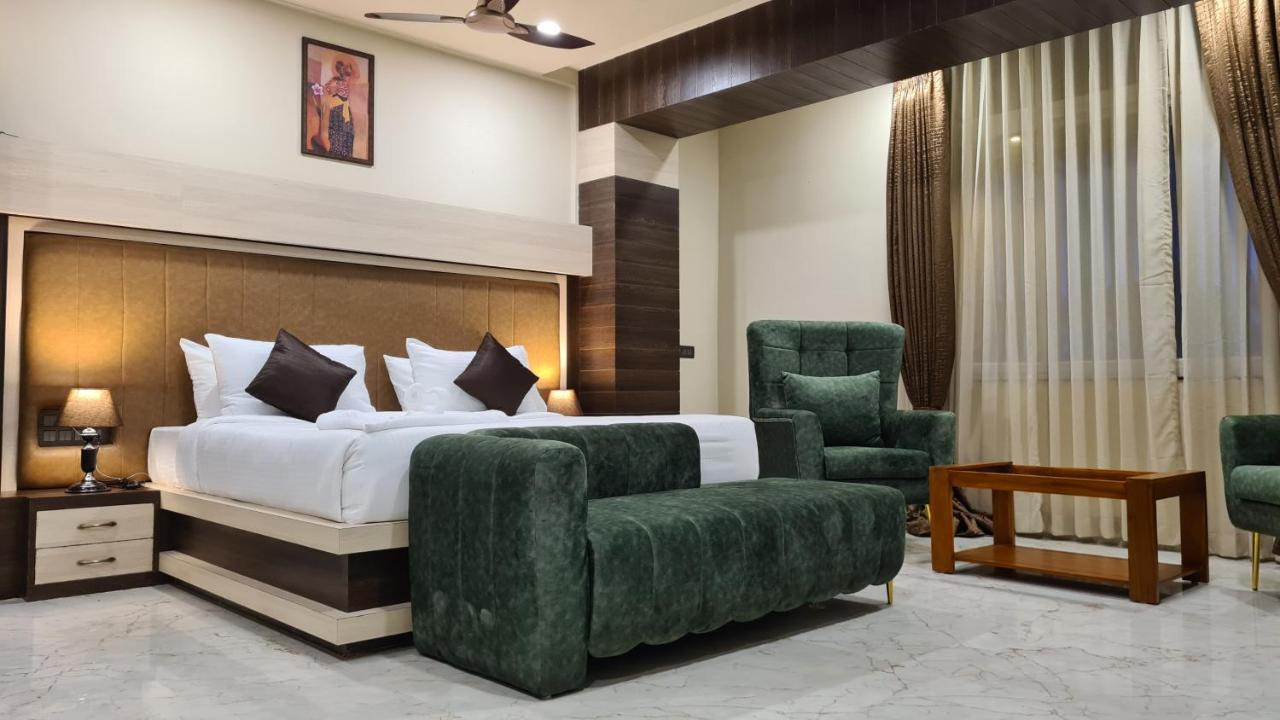 Hotel Eden Karwar Luaran gambar