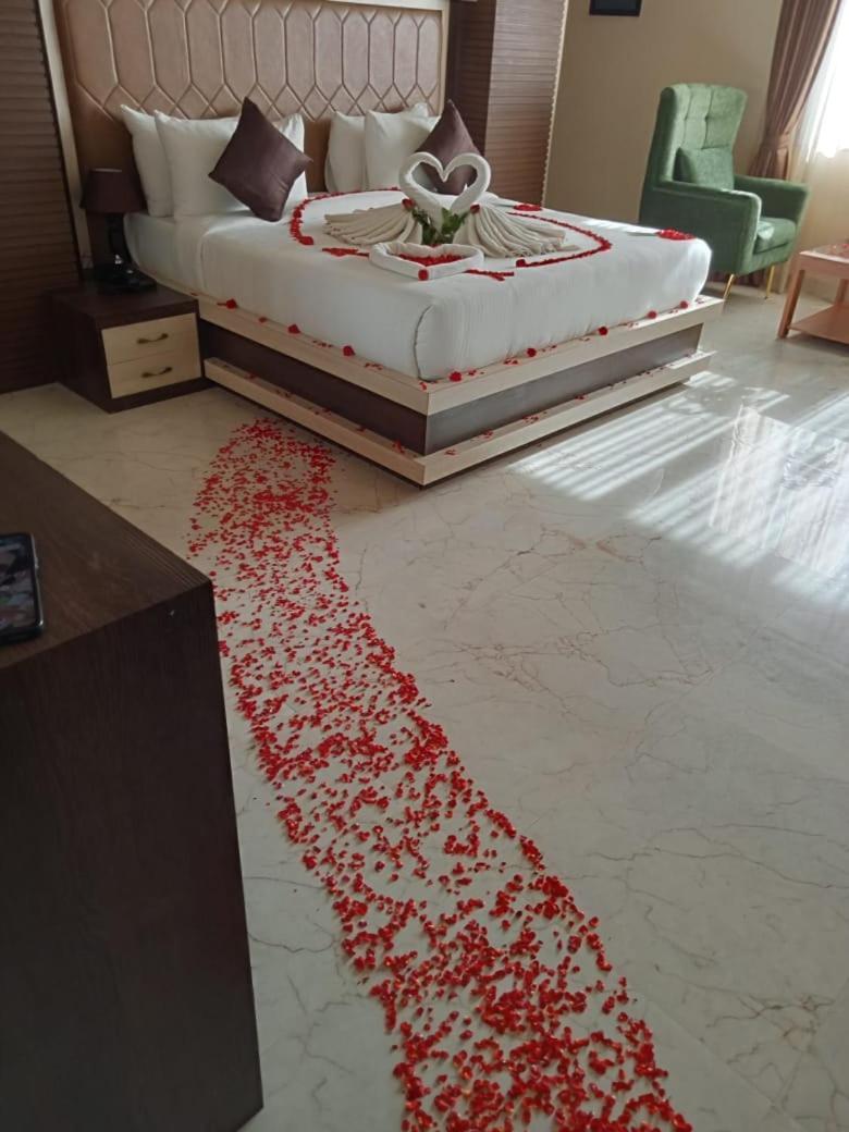 Hotel Eden Karwar Luaran gambar