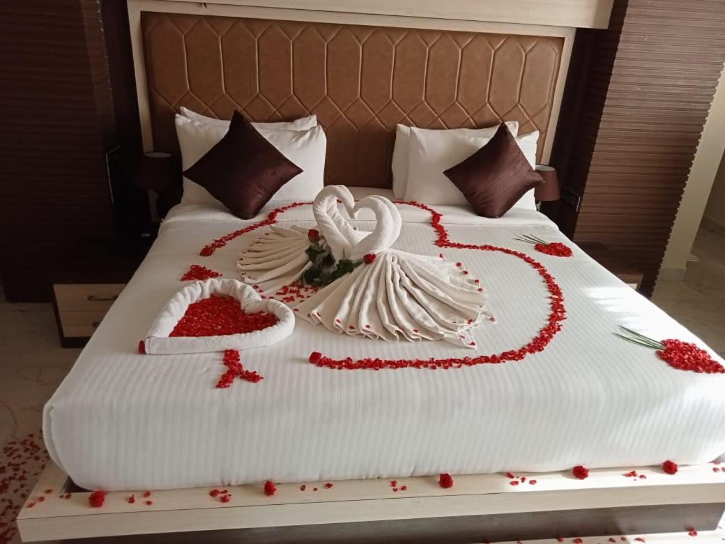 Hotel Eden Karwar Luaran gambar