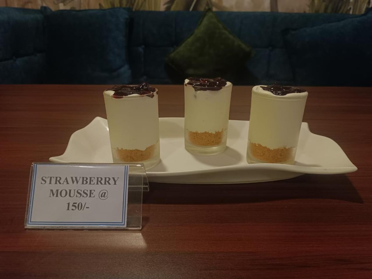 Hotel Eden Karwar Luaran gambar