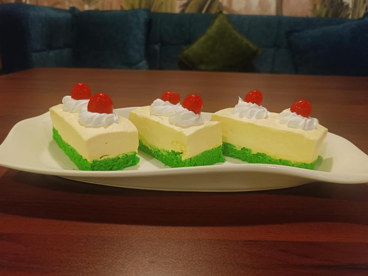 Hotel Eden Karwar Luaran gambar