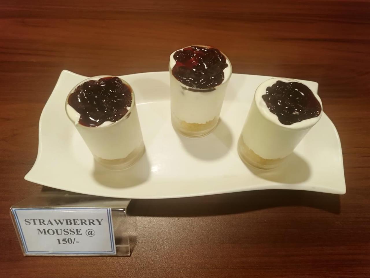 Hotel Eden Karwar Luaran gambar