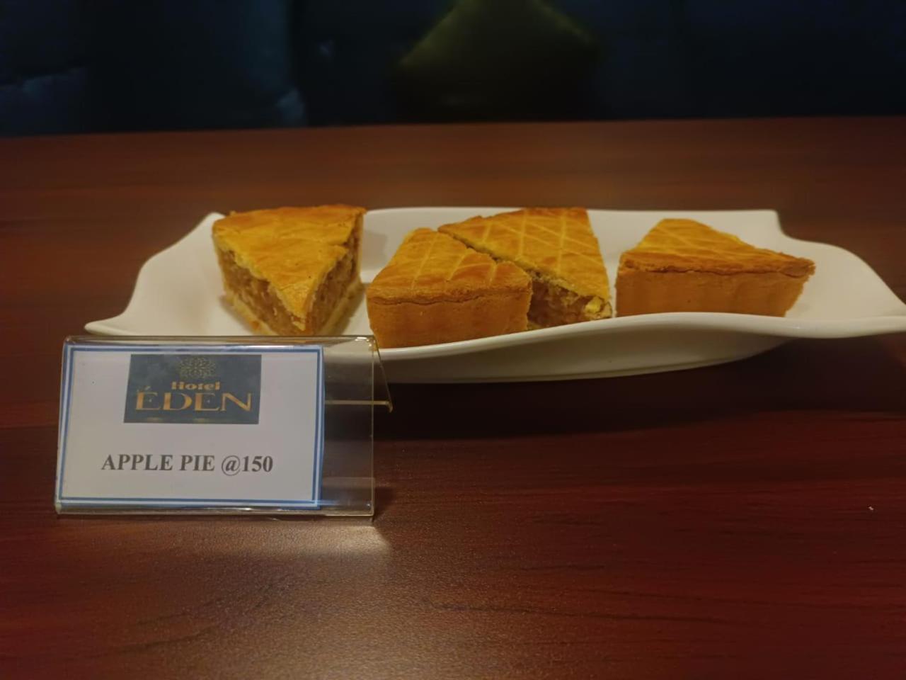 Hotel Eden Karwar Luaran gambar