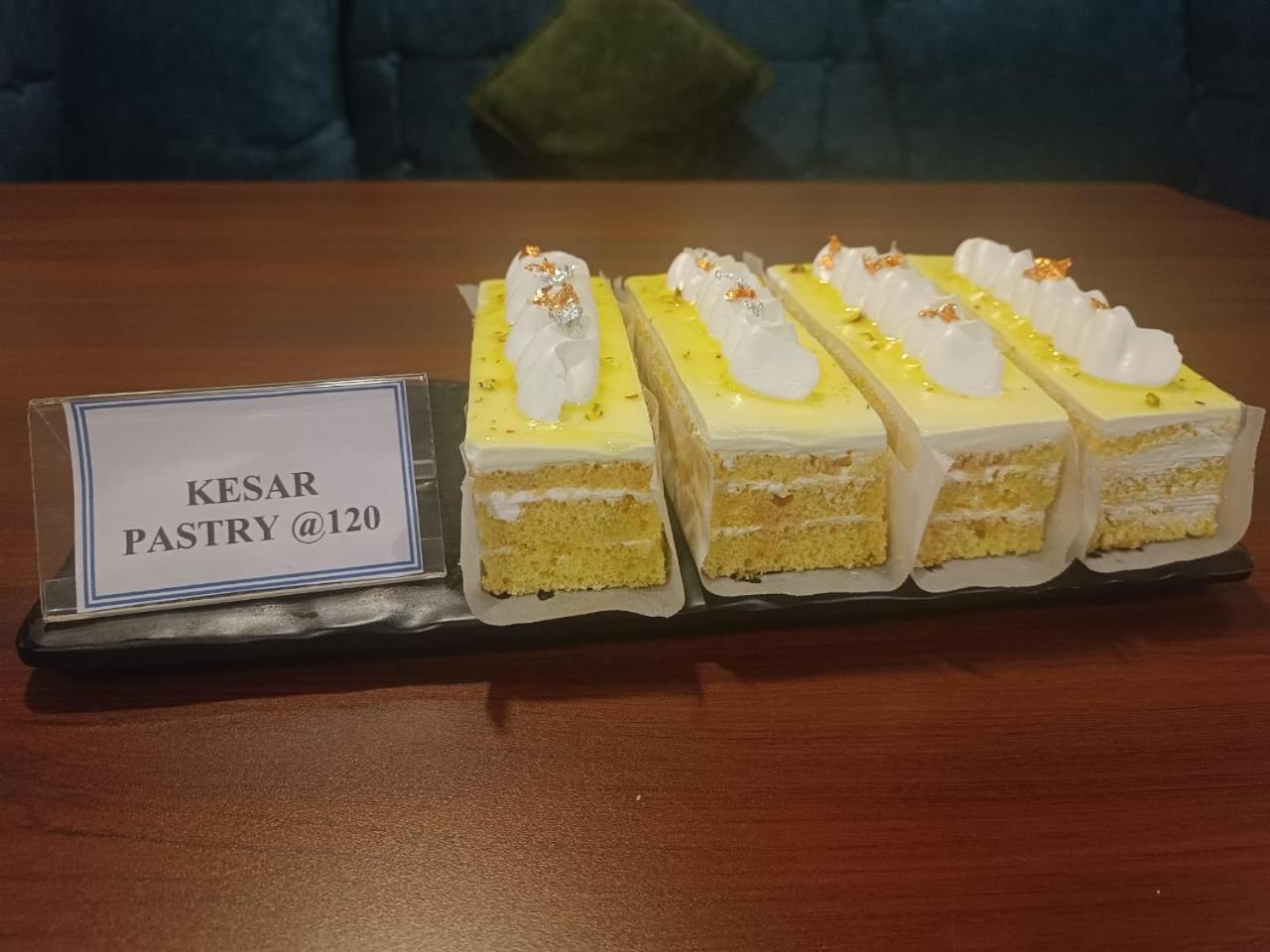 Hotel Eden Karwar Luaran gambar
