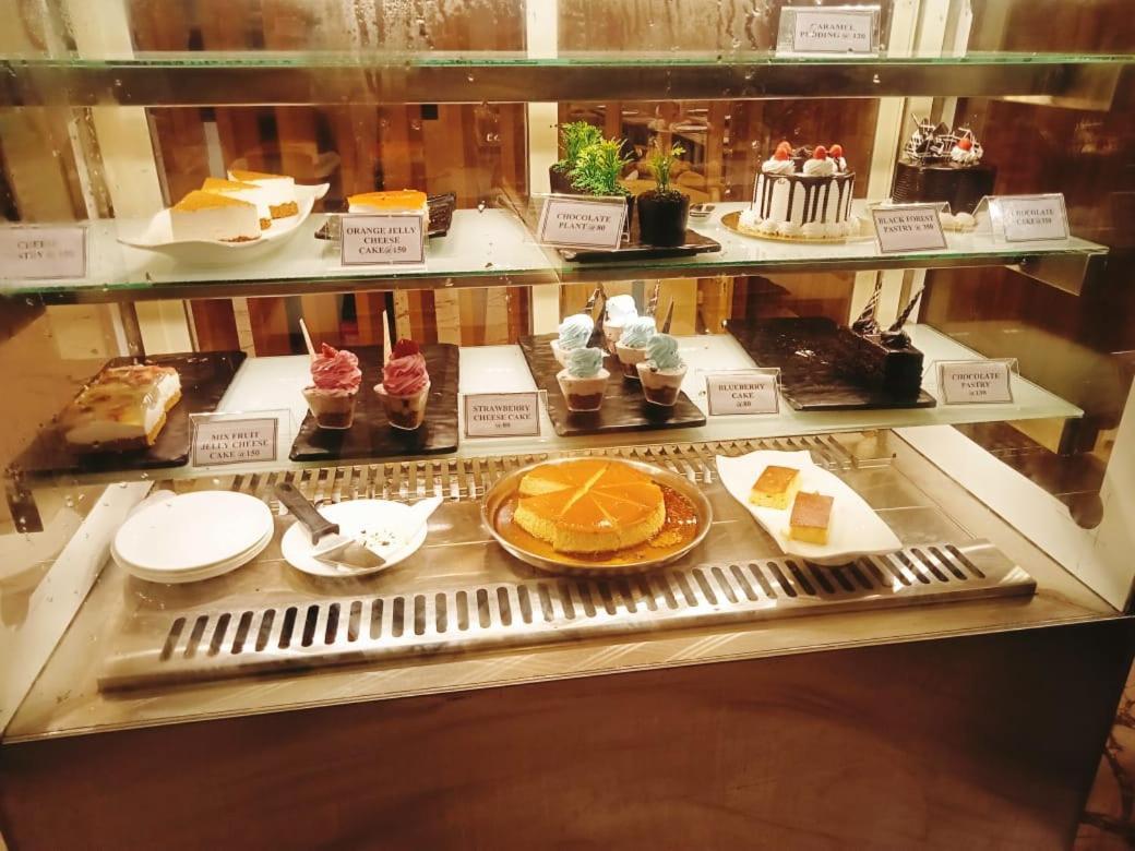 Hotel Eden Karwar Luaran gambar